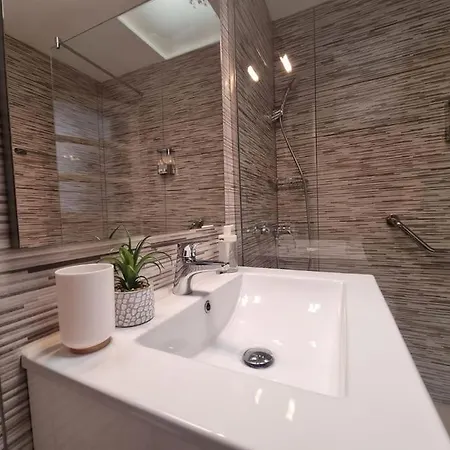 House Apartment *